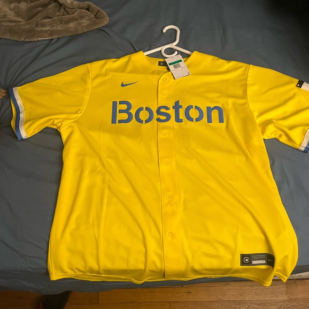 Nike Yellow Men's Athletic Baseball Jersey with Tag